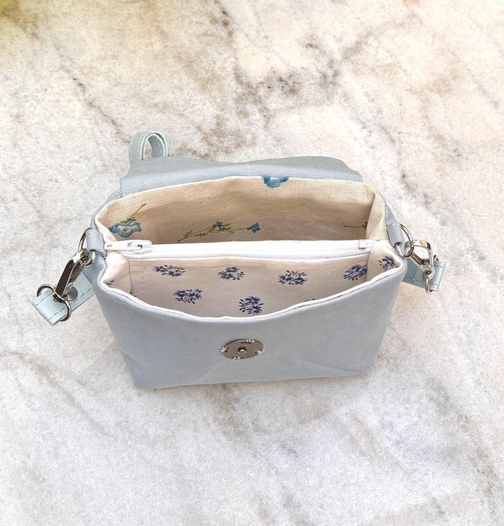 ネモフィラのマチつき3ポケットポーチ