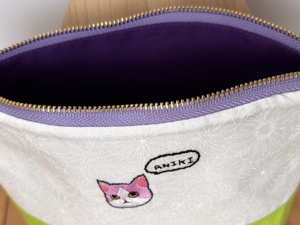 裏地付きファスナーポーチ アニキだいすきハチワレネコ