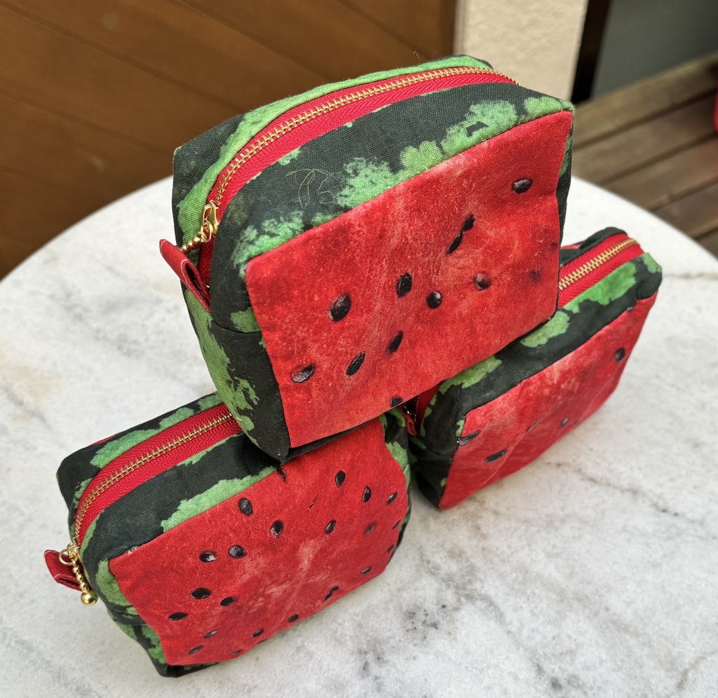 スイカのスクエアポーチ