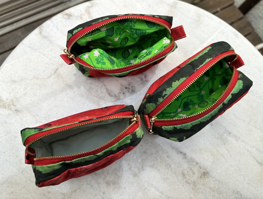 スイカのスクエアポーチ