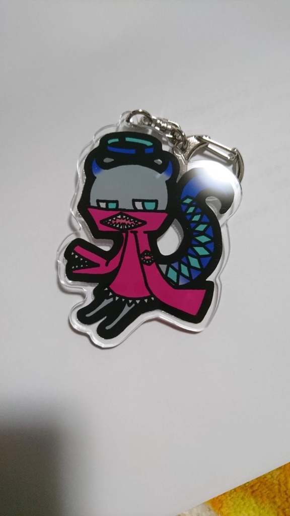 おすわりフルフィルのアクリルキーホルダー