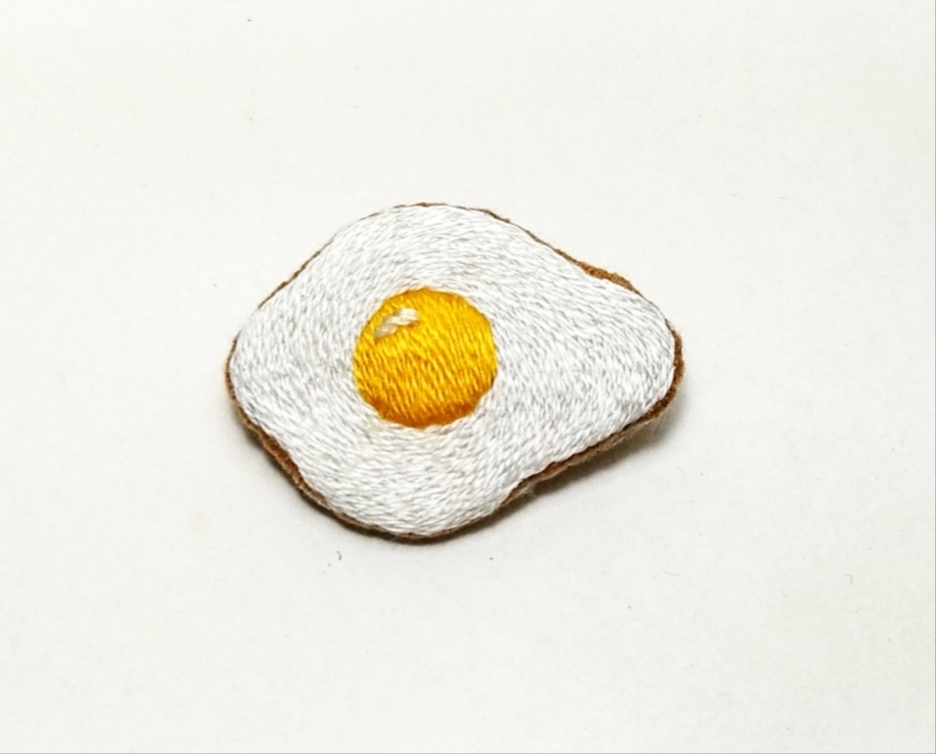 刺繍ブローチ 目玉焼きA