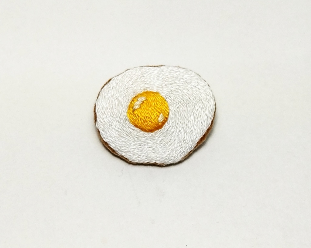 刺繍ブローチ 目玉焼きC