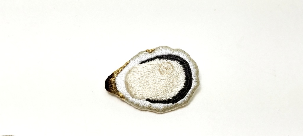 刺繍ブローチ 牡蠣 №633