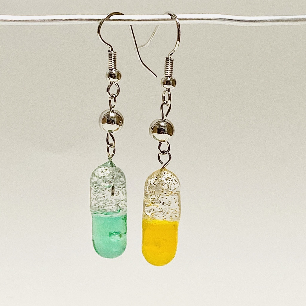 カプセルピアス フック(yellow&green)