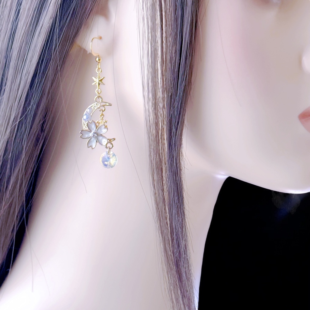 桜乙女★月と桜のクリスタルガラスピアス/イヤリング(ホワイト)