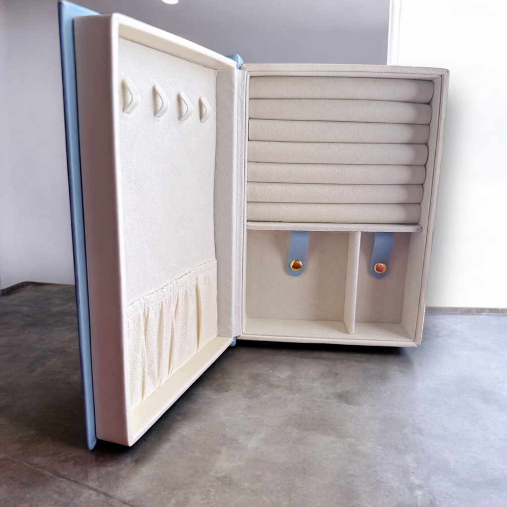 Alice dream☆ブック型アクセサリーケース