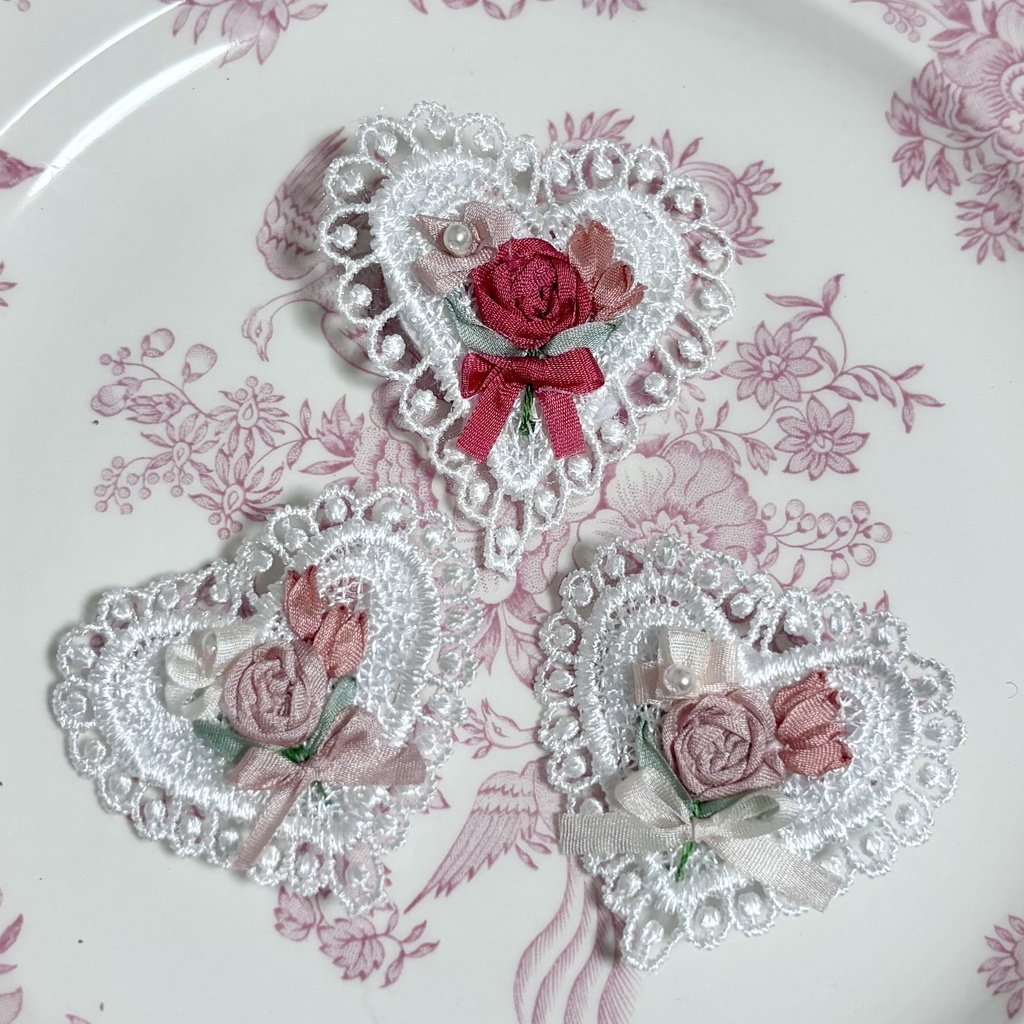 Embroidery Heart clipโก
