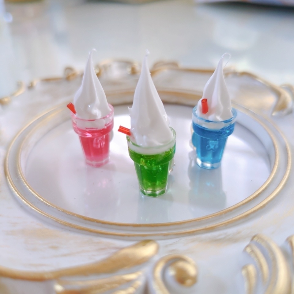 お手持ちクリームソーダ