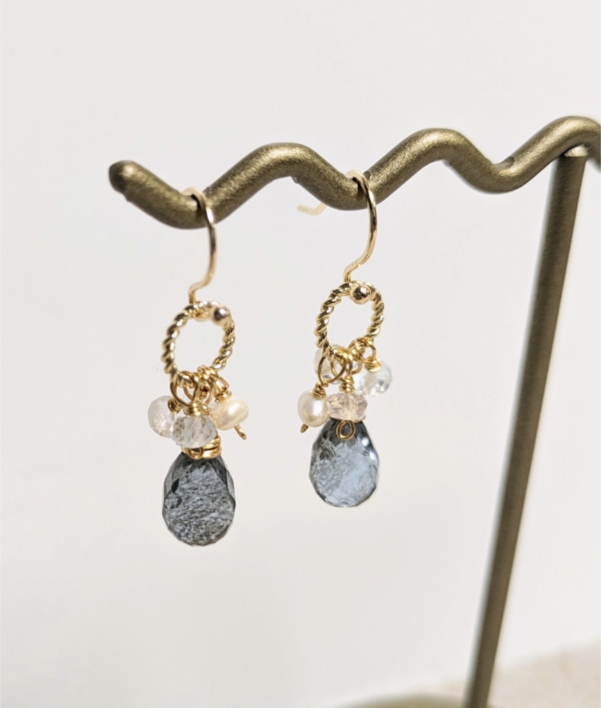 モスアクアマリンのピアス