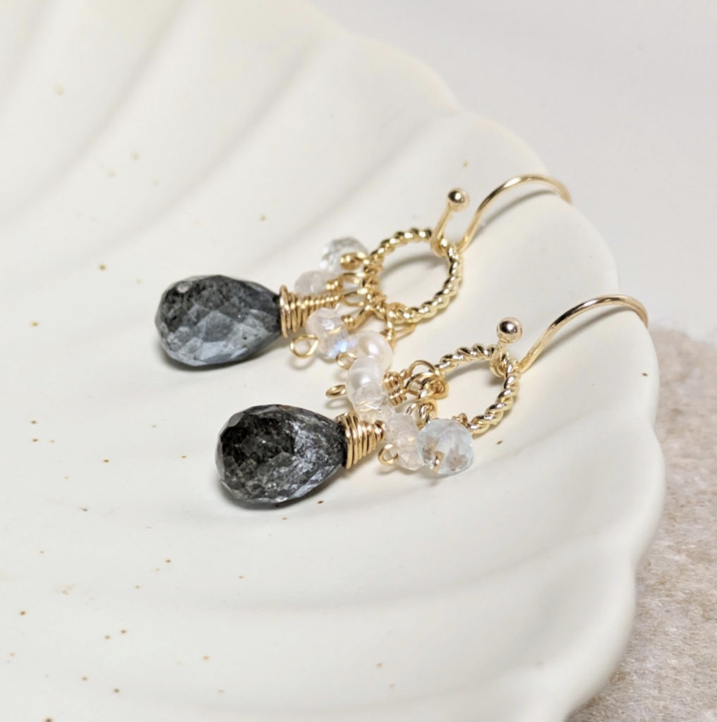 モスアクアマリンのピアス