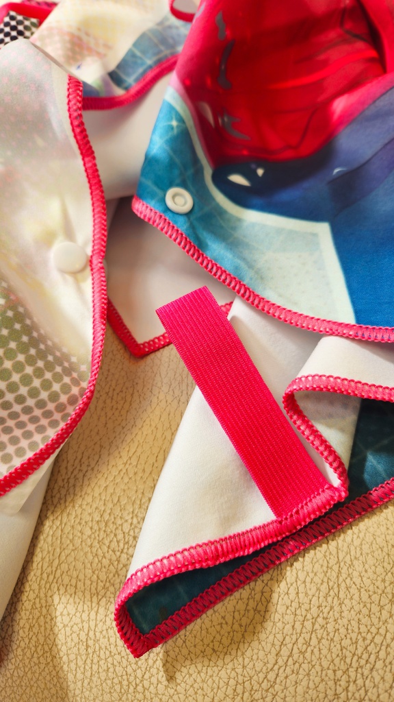 【C104新作】140x70cmバスタオル(ストラップとボタン付き)