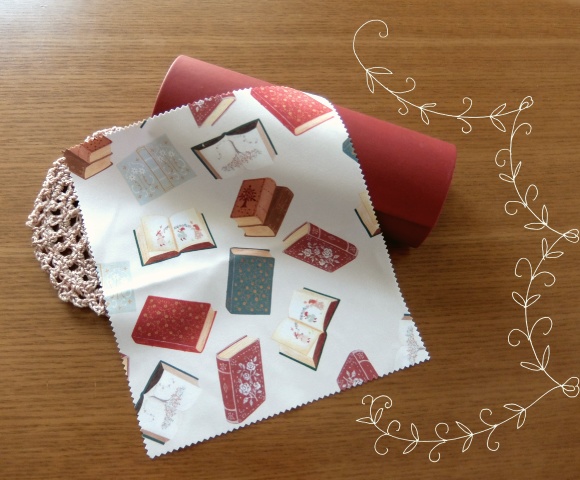 アンティークな本のメガネ拭き