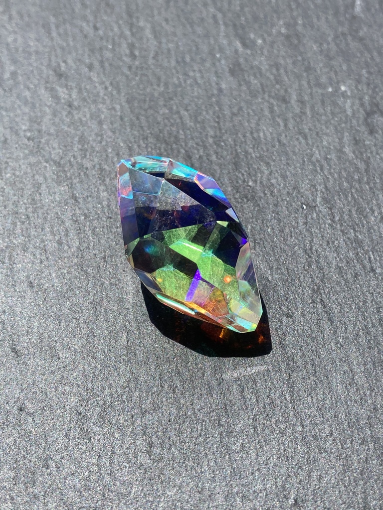 ダイクロクリスタル