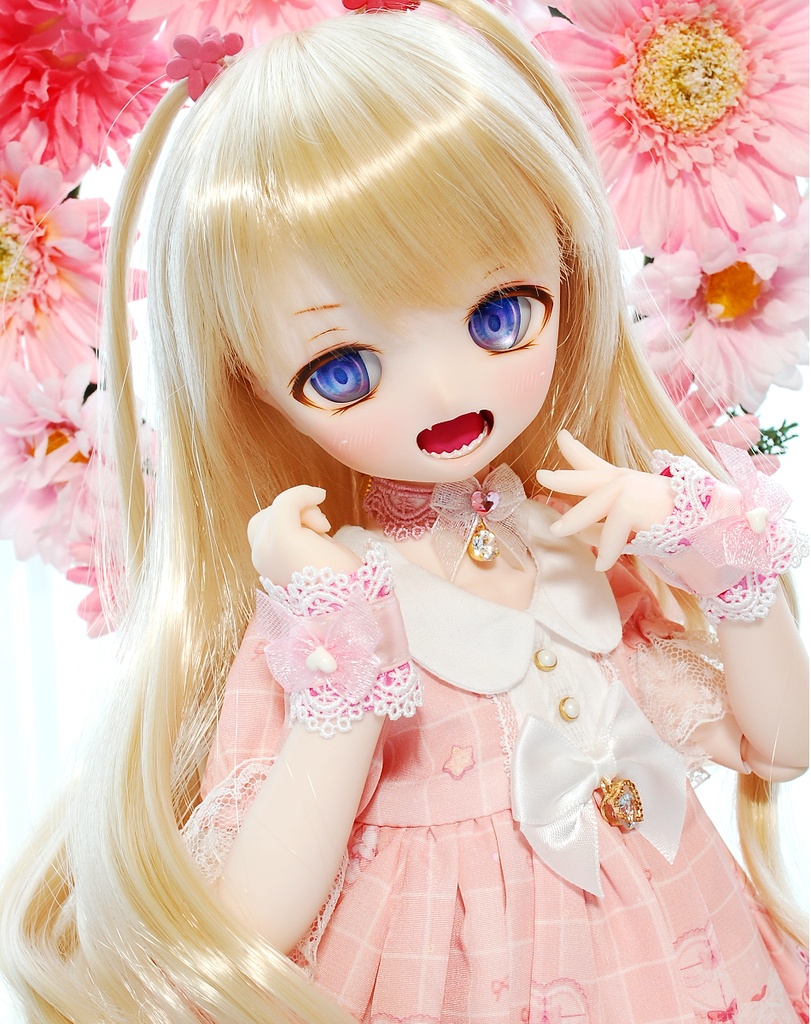 【展示】DDH-01(セミホワイト肌)カスタムヘッド+自作レジンアイ2組+チョーカー2種