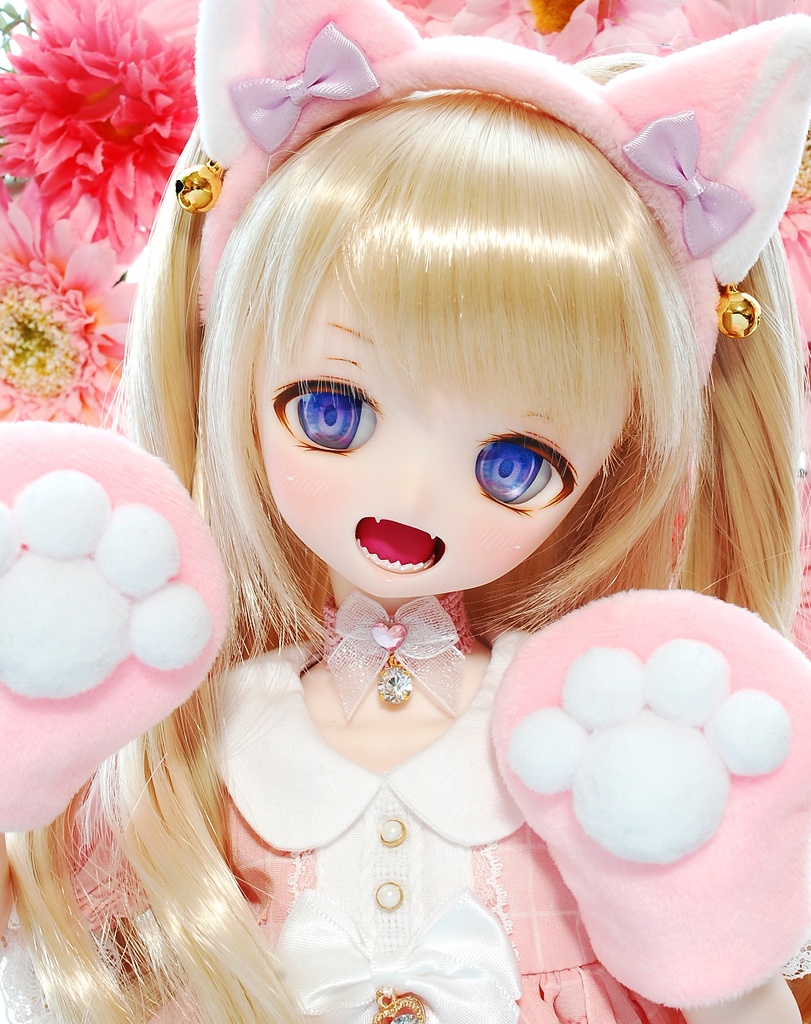 【展示】DDH-01(セミホワイト肌)カスタムヘッド+自作レジンアイ2組+チョーカー2種