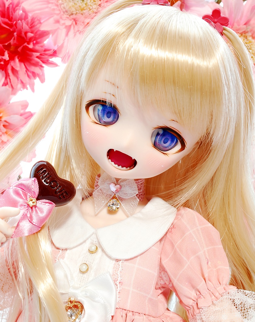 【展示】DDH-01(セミホワイト肌)カスタムヘッド+自作レジンアイ2組+チョーカー2種