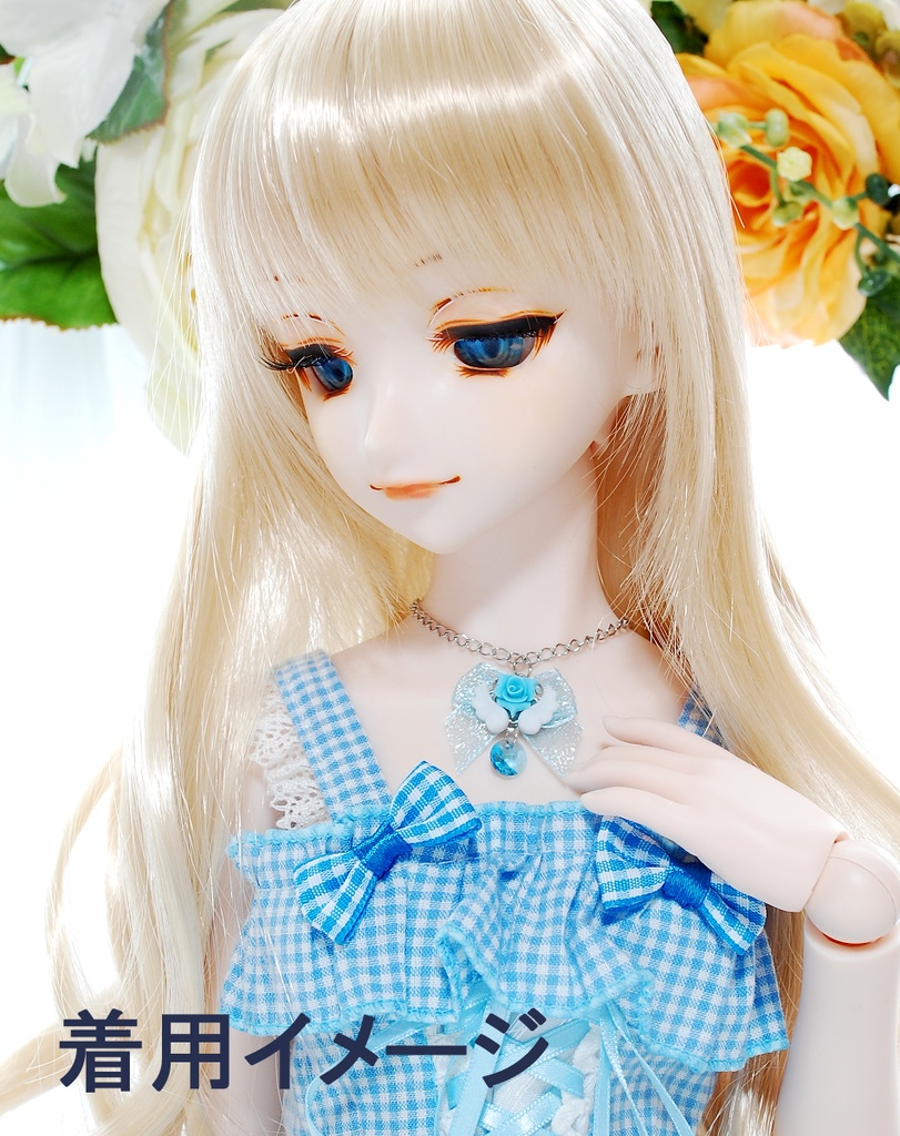 薔薇と羽根のキラキラネックレス