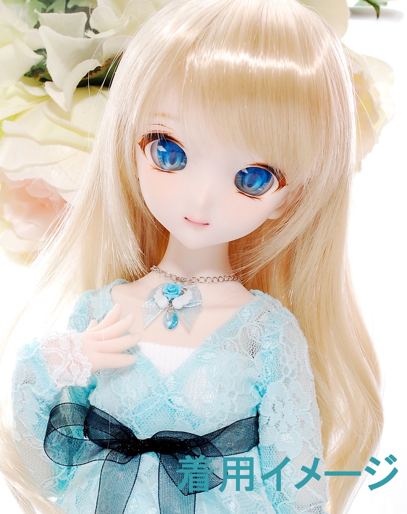 薔薇と羽根のキラキラネックレス