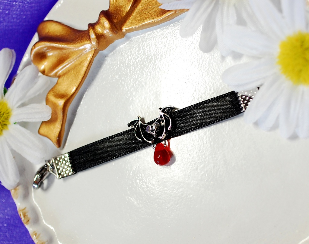 【完売】蝙蝠と赤い雫チョーカー