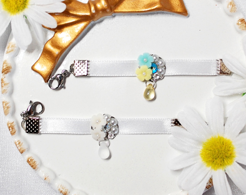 小さな花にパールを添えて