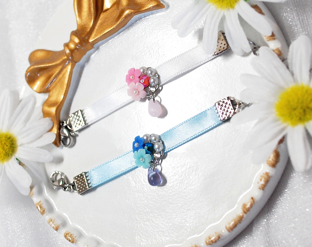 小さな花にパールを添えて