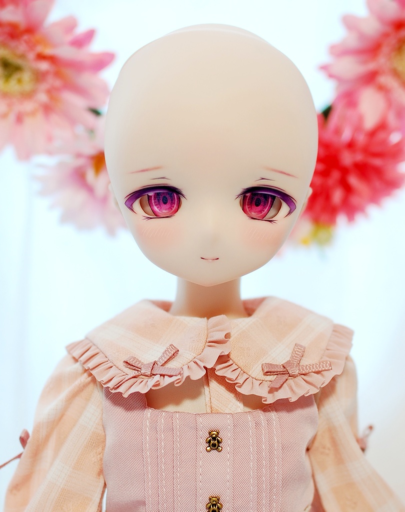 【展示】DDH-01(セミホワイト肌)カスタムヘッド+自作カボションアイ2組+チョーカー1種