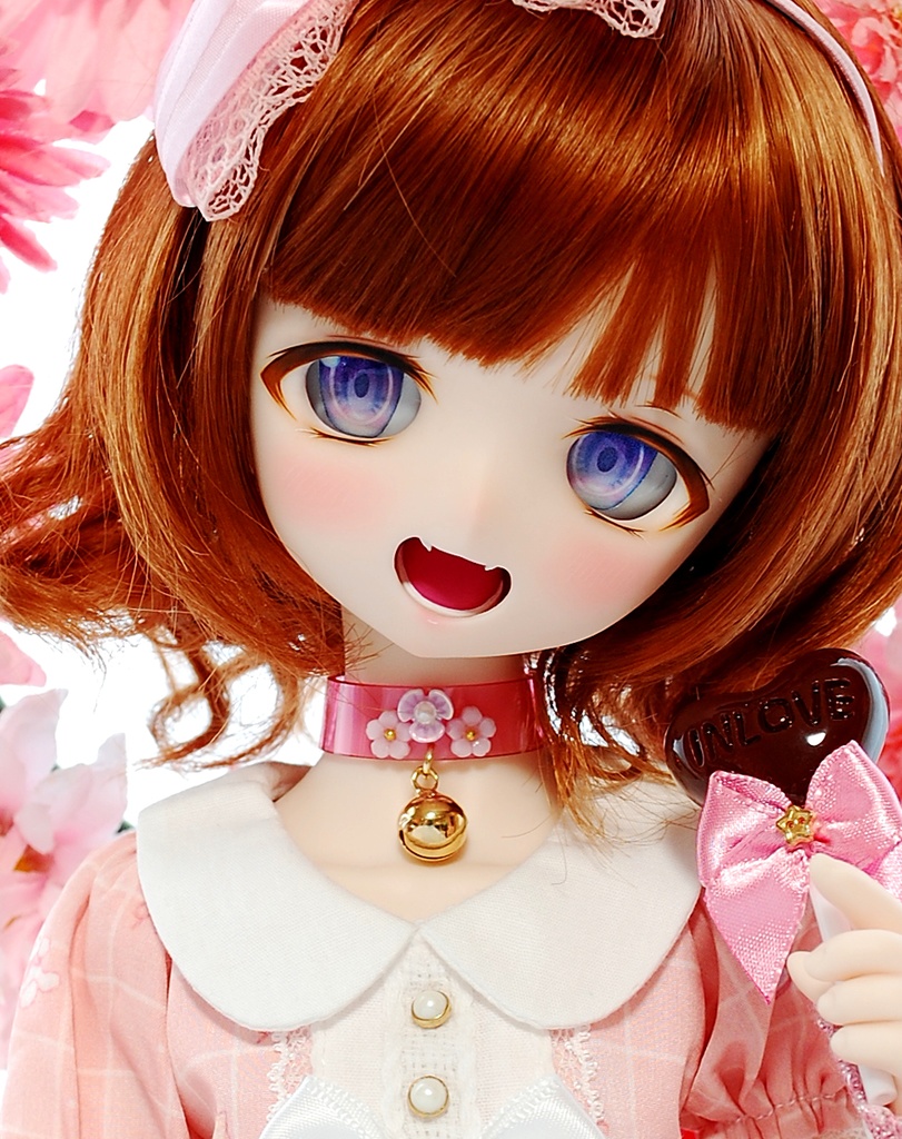 【展示】DDH-01(セミホワイト肌)カスタムヘッド+自作カボションアイ1組+チョーカー1種