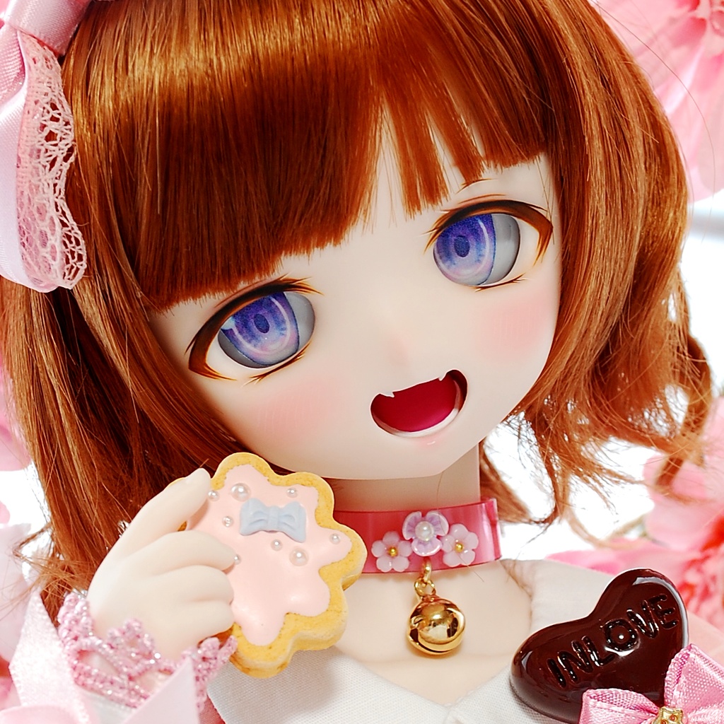 【展示】DDH-01(セミホワイト肌)カスタムヘッド+自作カボションアイ1組+チョーカー1種