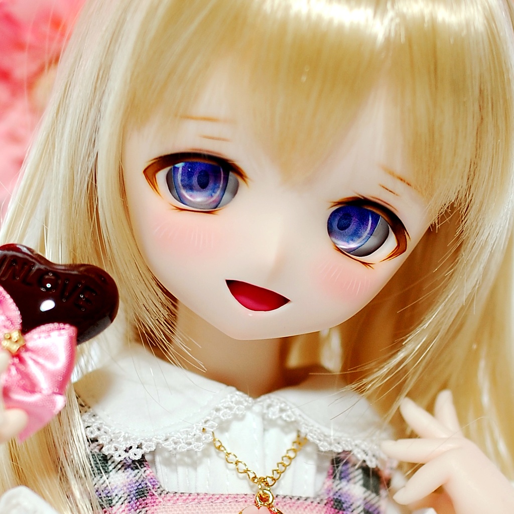 【展示】DDH-01（セミホワイト肌）カスタムヘッド+レジンアイ2組+アクセサリー1種