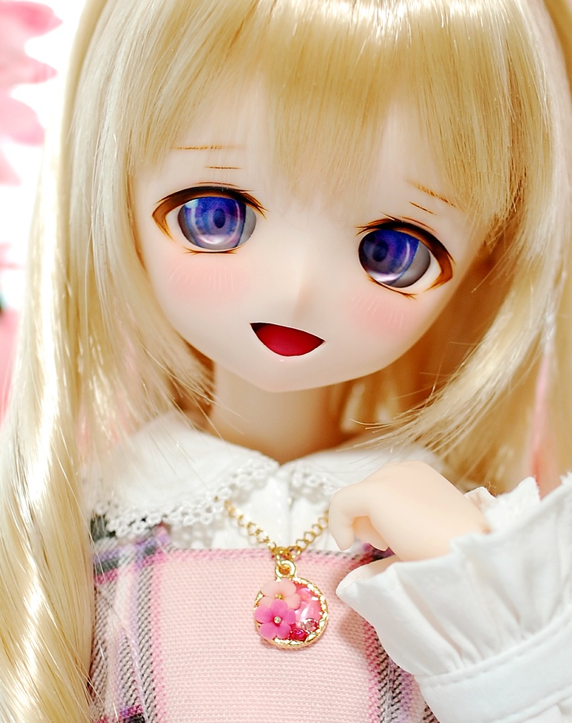 【展示】DDH-01(セミホワイト肌)カスタムヘッド+レジンアイ2組+アクセサリー1種