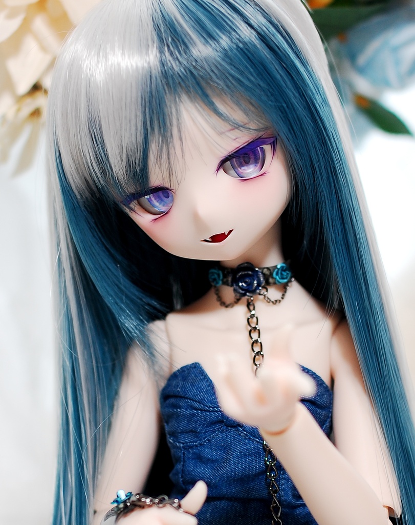 【展示】DDH-01(セミホワイト肌)カスタムヘッド+自作レジンアイ2組+アクセサリーセット1組