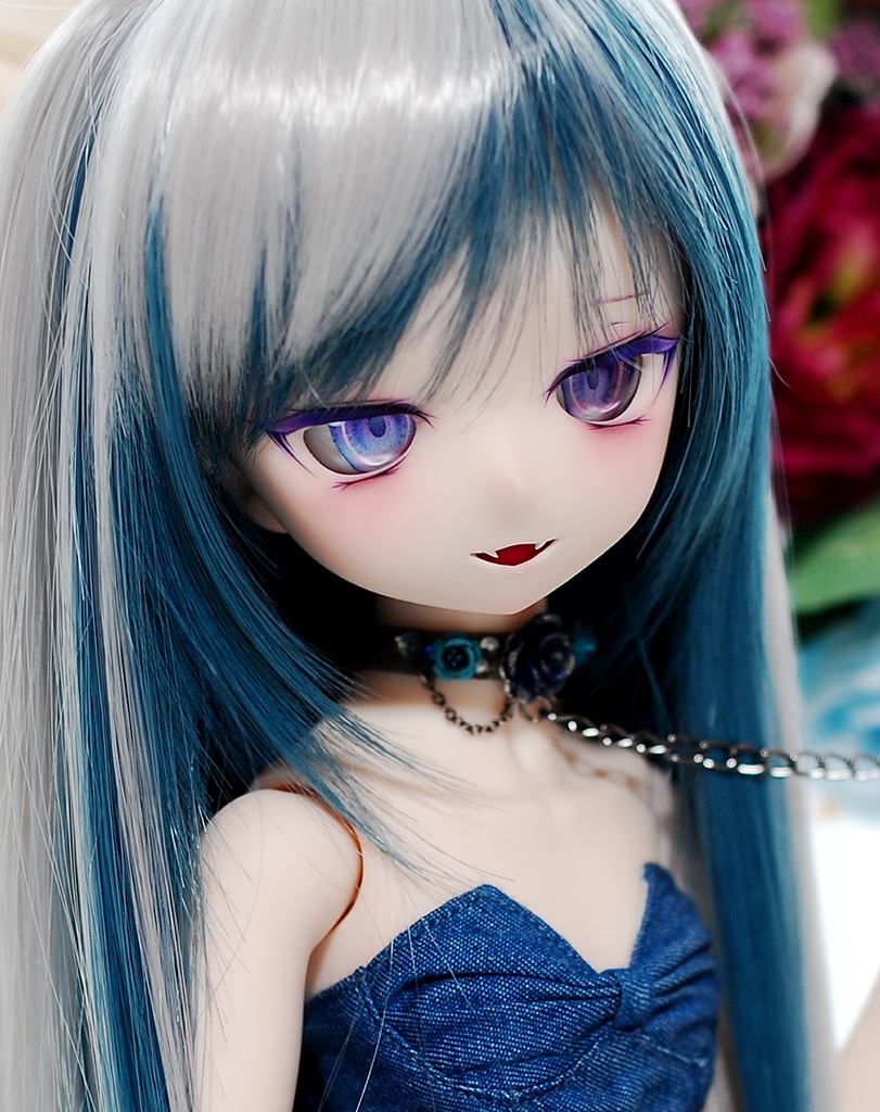 【展示】DDH-01(セミホワイト肌)カスタムヘッド+自作レジンアイ2組+アクセサリーセット1組