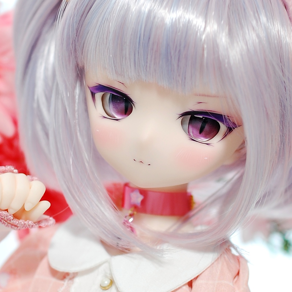 DDH-01(セミホワイト肌)カスタムヘッド+自作レジンアイ1組+自作アクセサリー1個