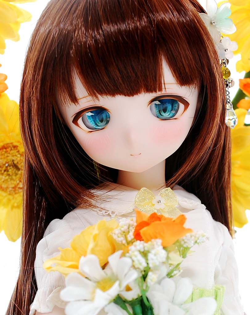 【展示】DDH-01（セミホワイト肌）カスタムヘッド+自作レジンアイ1組+自作アクセサリー1点