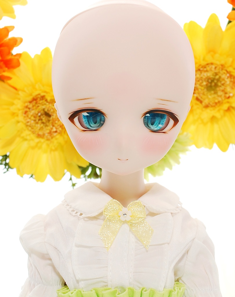 【展示】DDH-01(セミホワイト肌)カスタムヘッド+自作レジンアイ1組+自作アクセサリー1点