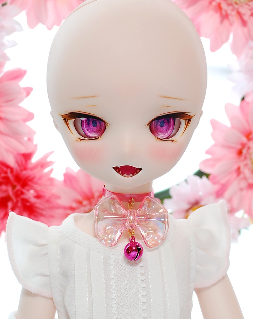 【展示】DDH-01(セミホワイト肌)カスタムヘッド+自作レジンアイ1組+自作チョーカー1種