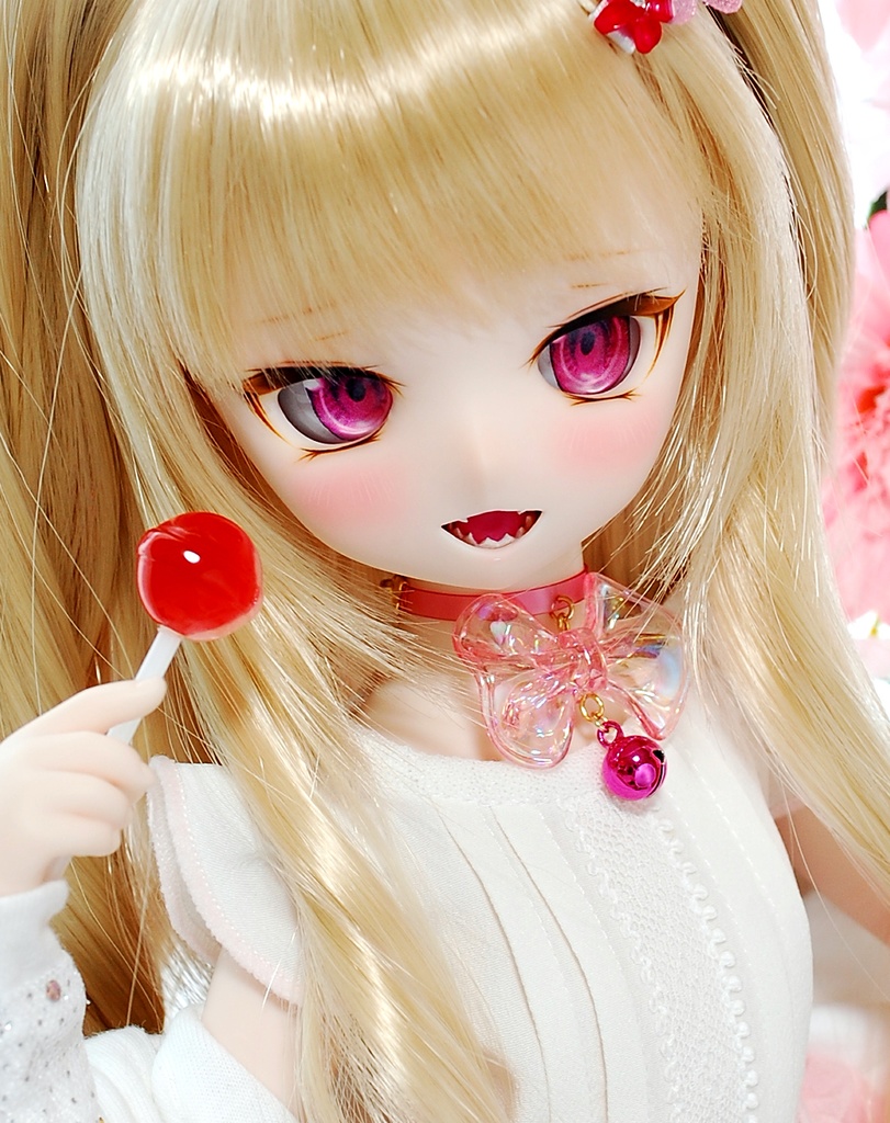【展示】DDH-01(セミホワイト肌)カスタムヘッド+自作レジンアイ1組+自作チョーカー1種