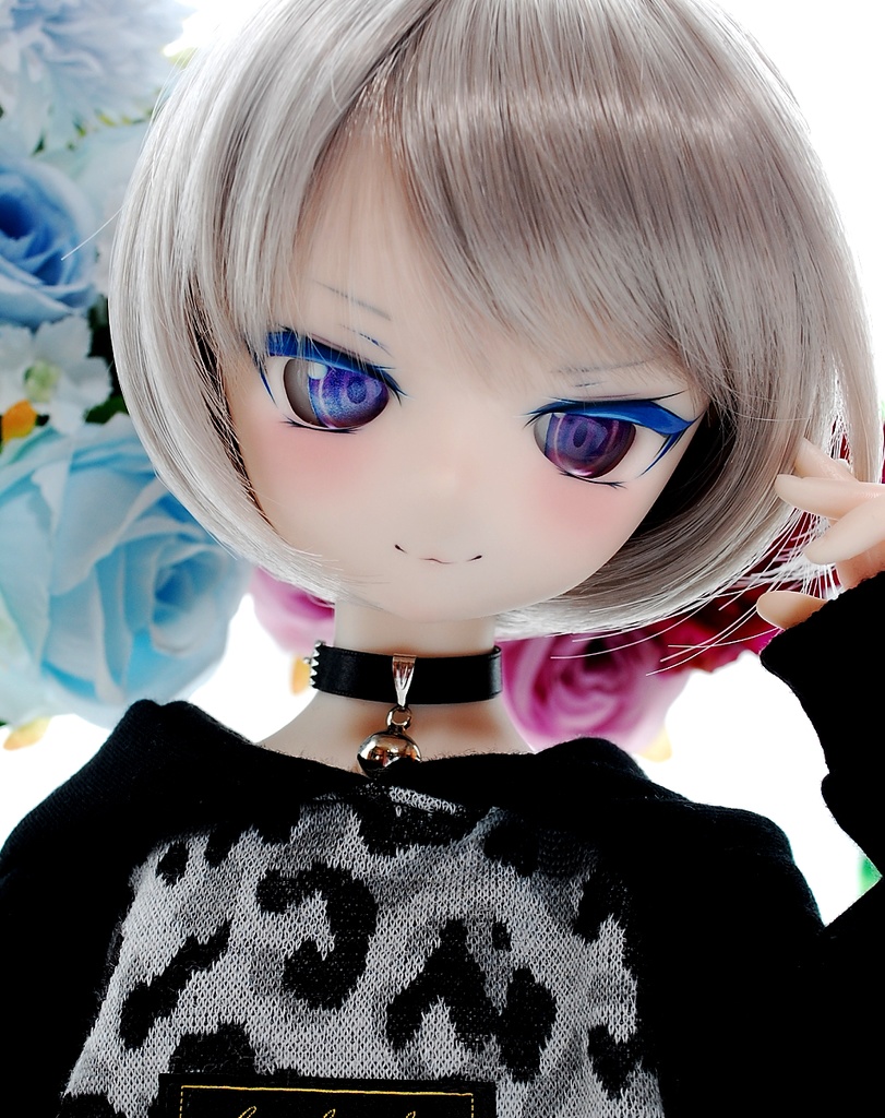 【展示】DDH-01(セミホワイト肌)カスタムヘッド+自作レジンアイ1組+自作アクセサリー1種