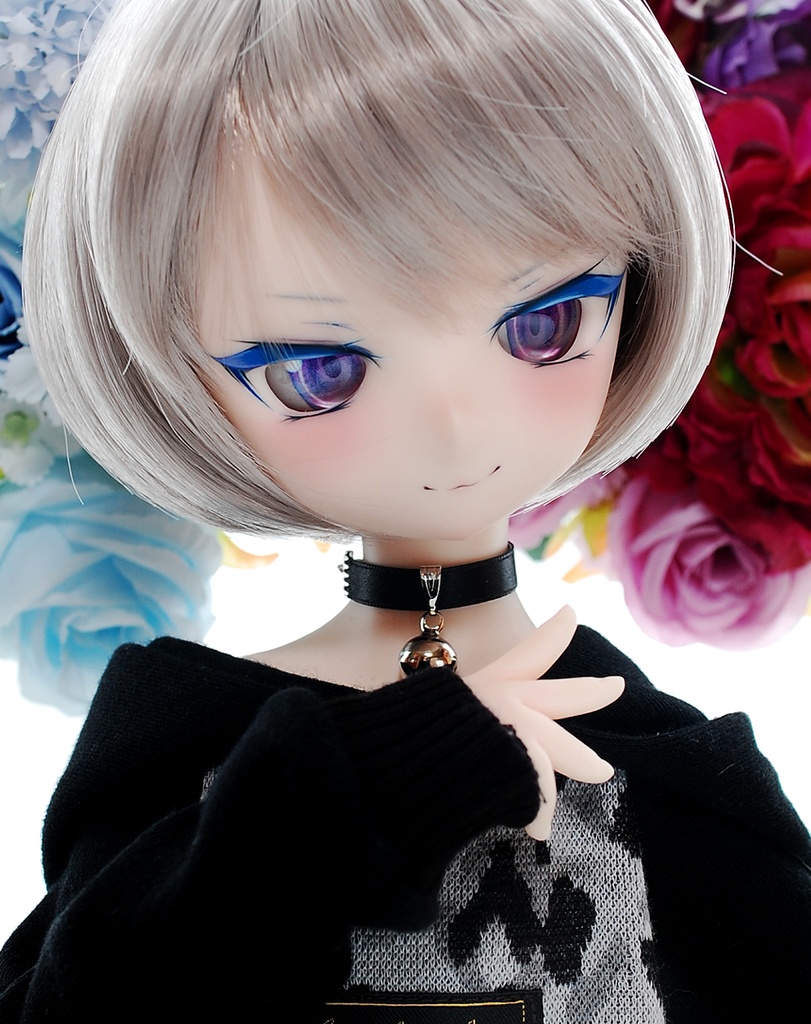 【展示】DDH-01(セミホワイト肌)カスタムヘッド+自作レジンアイ1組+自作アクセサリー1種