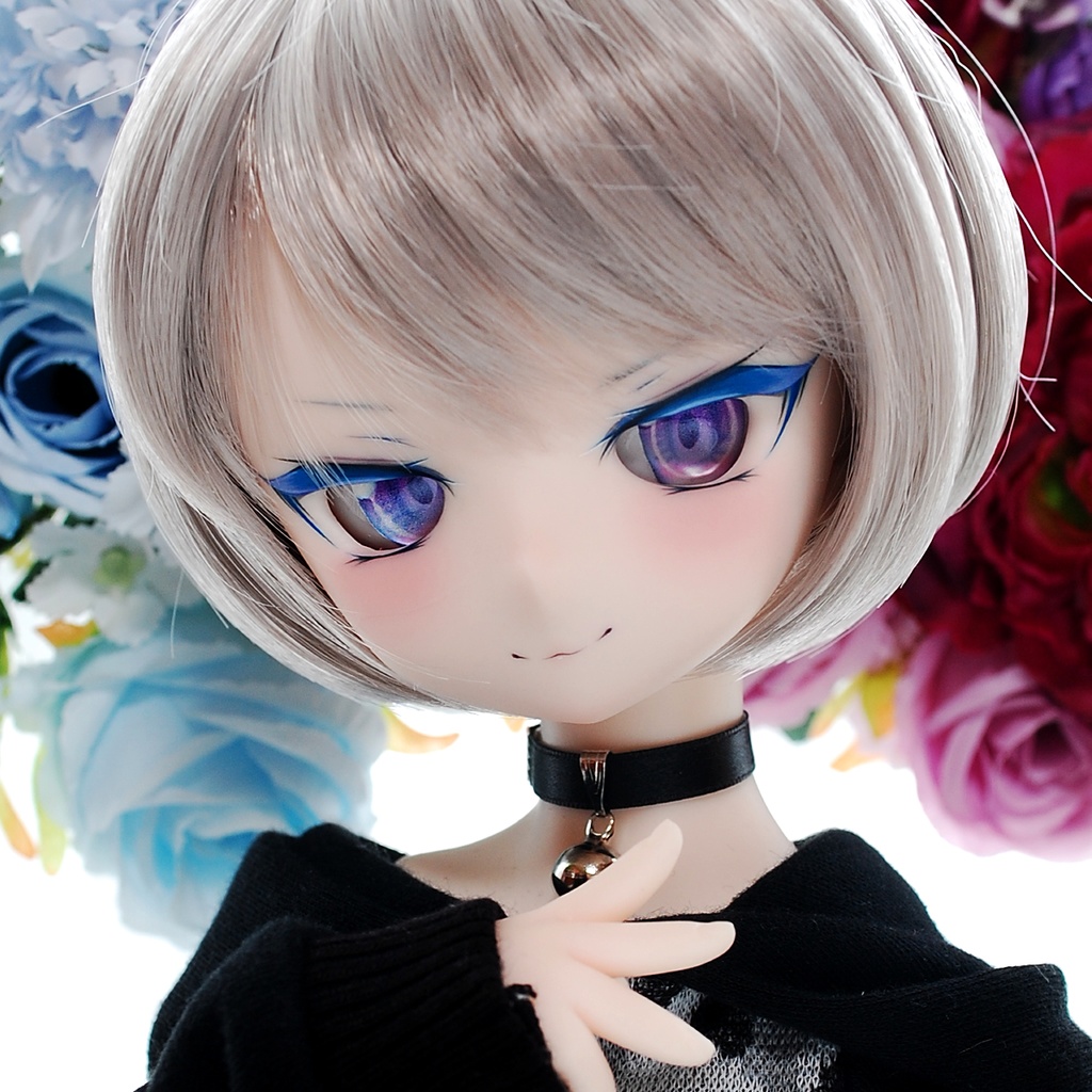 DDH-01(セミホワイト肌)カスタムヘッド+自作レジンアイ1組+自作アクセサリー1種