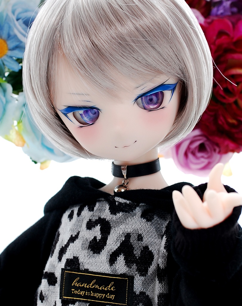 【展示】DDH-01(セミホワイト肌)カスタムヘッド+自作レジンアイ1組+自作アクセサリー1種
