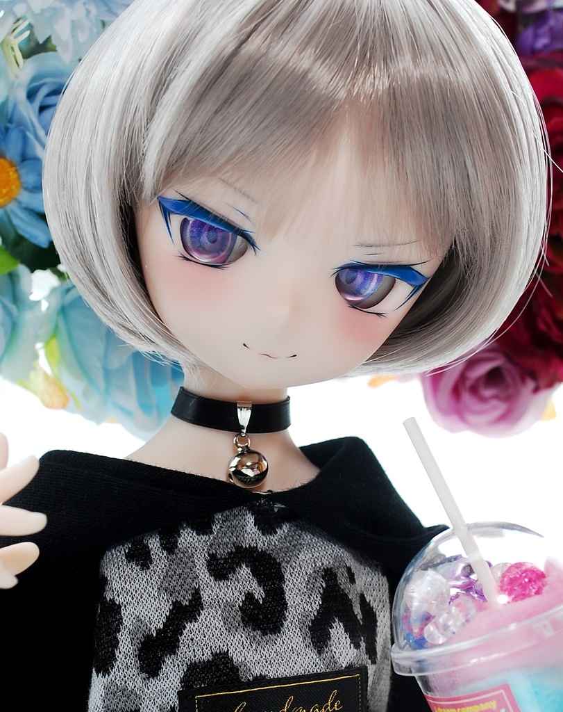 【展示】DDH-01(セミホワイト肌)カスタムヘッド+自作レジンアイ1組+自作アクセサリー1種