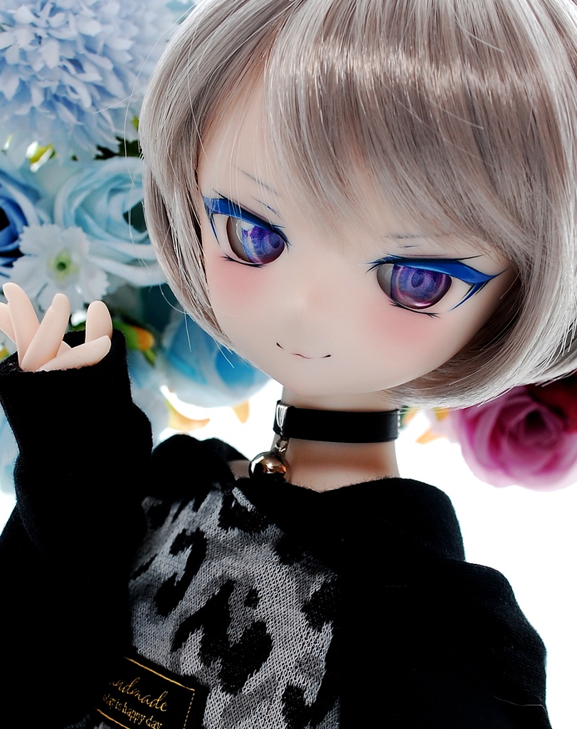 【展示】DDH-01(セミホワイト肌)カスタムヘッド+自作レジンアイ1組+自作アクセサリー1種