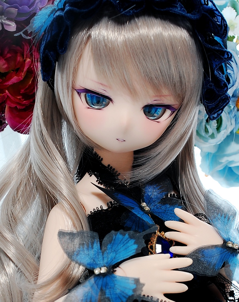 【展示】DDH-01(セミホワイト肌)カスタムヘッド+自作レジンアイ1組+自作ブレスレット