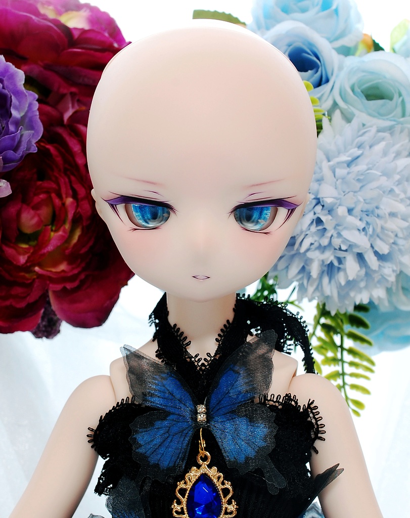 【展示】DDH-01(セミホワイト肌)カスタムヘッド+自作レジンアイ1組+自作ブレスレット