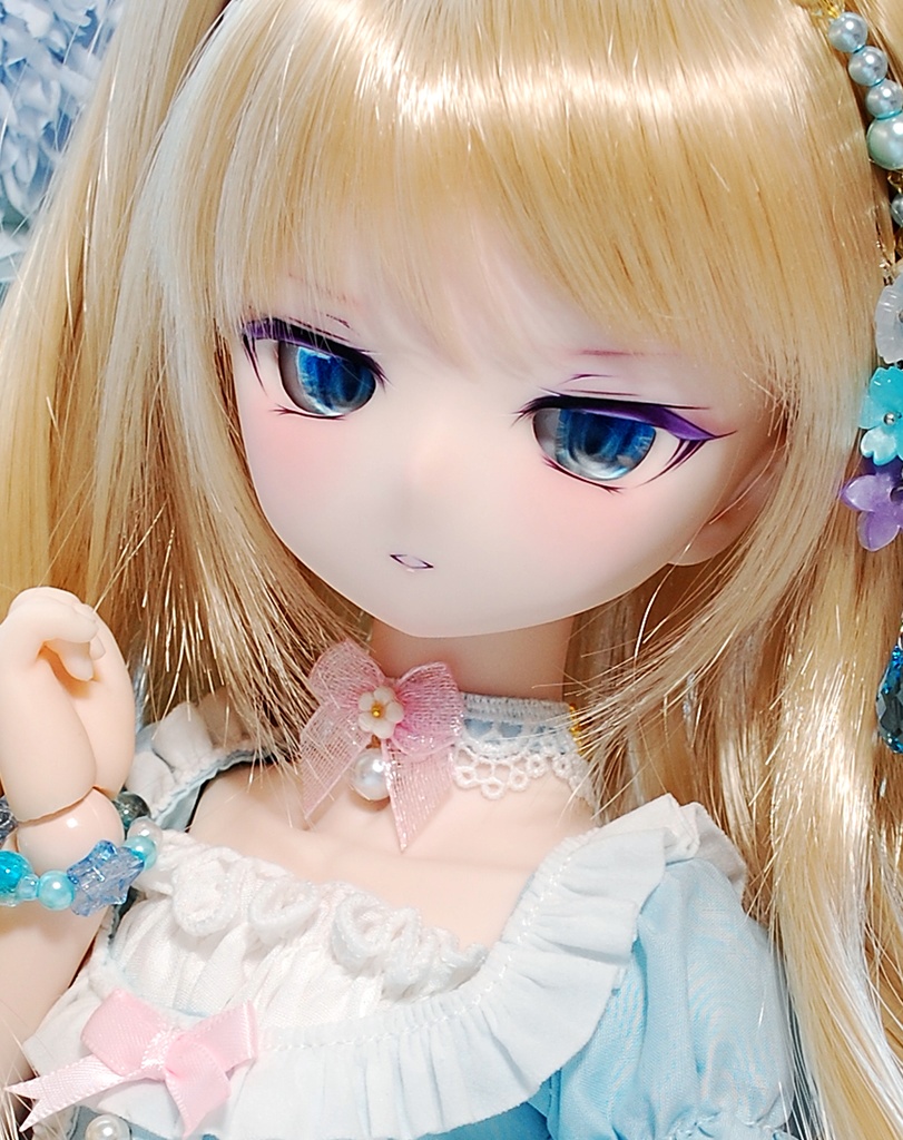 【展示】DDH-01(セミホワイト肌)カスタムヘッド+自作レジンアイ1組+自作ブレスレット