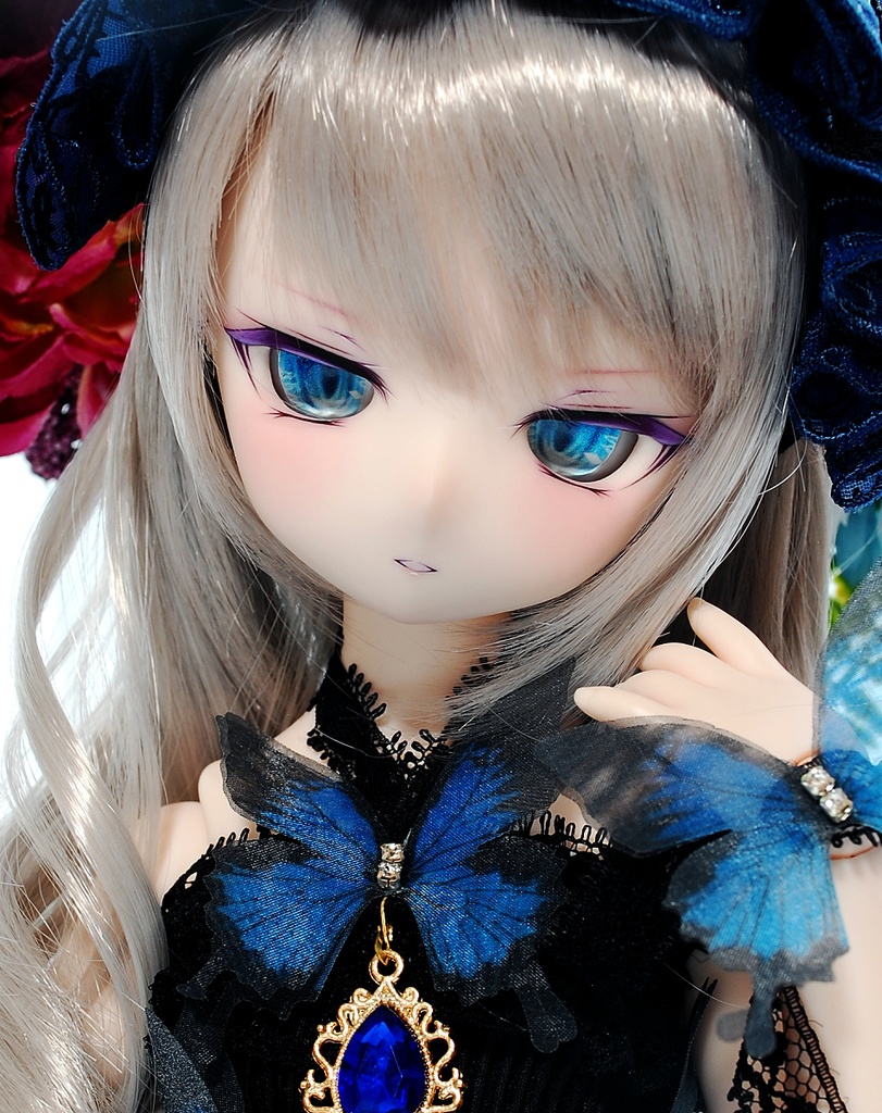 【展示】DDH-01(セミホワイト肌)カスタムヘッド+自作レジンアイ1組+自作ブレスレット