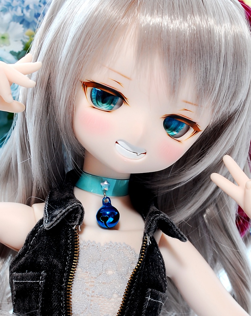 【展示】DDH-01(セミホワイト肌)カスタムヘッド+自作レジンアイ1組+アクセサリーセット