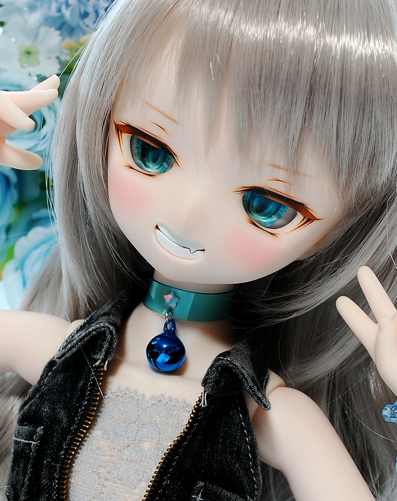 【展示】DDH-01(セミホワイト肌)カスタムヘッド+自作レジンアイ1組+アクセサリーセット